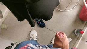 petite branlette en cabine