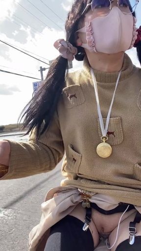 No.128 Roadside Tuck-and-flash Cycling