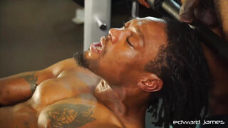 La tatuada Phoenix Fellington se burla con pajas y mamadas de la BBC antes de una follada anal hardcore.