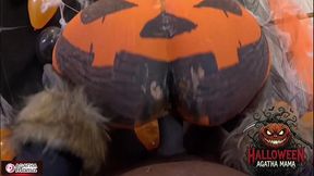 agatha mama em: um bbc fodendo um jack o lantern de halloween de uma milf brasileira