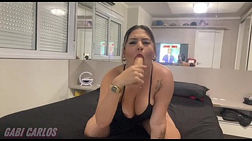 No meu quarto fui muito safada e sensual, gozei loucamente com meu pau amigo!
