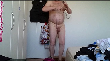 Nacktes Staubsaugen