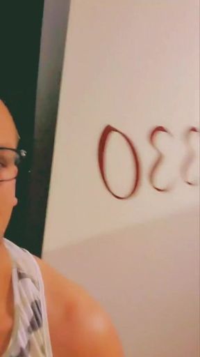 Slutboyben Cam4 Hotel Floor Exhibitionist