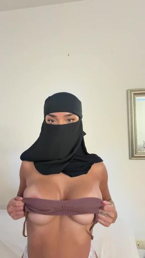 Professional black babe with big tits poses for a hot solo scene