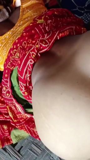 Bhabhi devar ko Apne Ghar bulakar palang per topi band karke humne devar se apni Badi Gand mein land dalva kar maja&hellip;   Clip 1