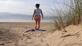 I filmed a curvy MILF changing clothes and doing Exercises on the Beach
