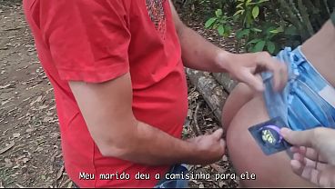 Pr&eacute_via - Um delivery para a esposa receber uma foda no mato sem camisinha