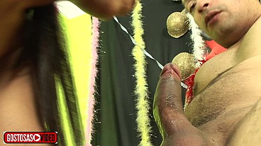 CAROL UMA NOVINHA QUE ADORA PULAR CARNAVAL - NO PAÚ DOS FOLIÕES