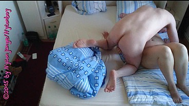 Geile Nachbarin wird Befummelt 1