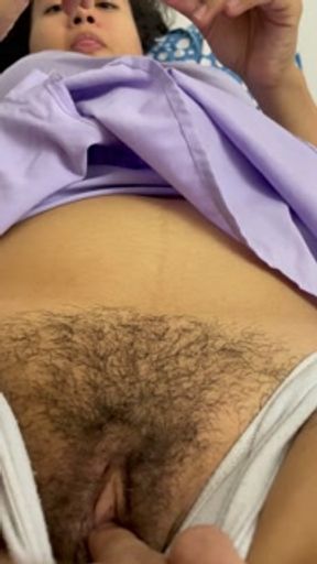 Mientras juego video juegos pongo a colombiano a chupar pussy