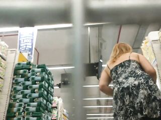 Upskirt and showing booty and pussy out of pants in a renowned super market store