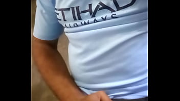 Punheta rapida com a camisa do City