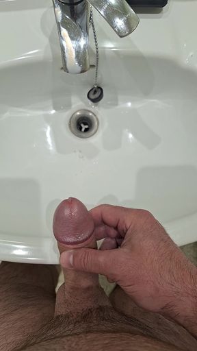 Strong ejaculation, lots of semen