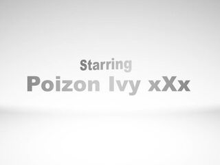 Superhotfilms : Poizon Ivy & Don Whoe get freaky outside.