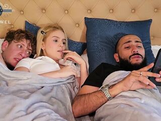 Let's Be Silent! Our Stepfather Can't Figure It Out - This chab Sneaks It All in Me