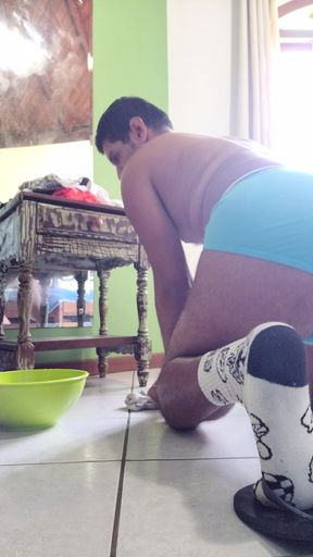 luksmen1 gainer. cleaning the house while seducing you
