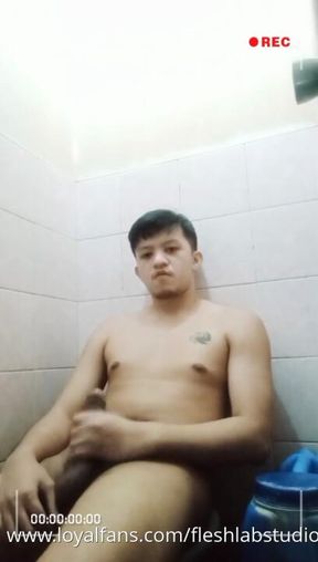 Pinoy Twink Jerks Off in Public Toilet, Cums Hard on His Own Belly