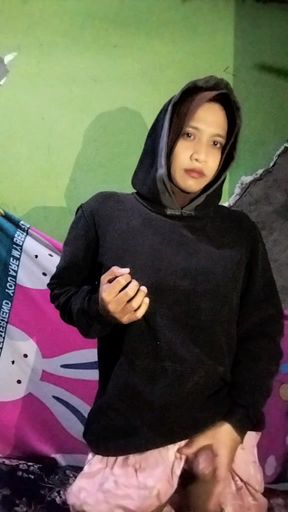 Shemale hijab masturbating in the room
