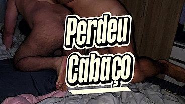 PERDEU O CABAÇO COM COLEGA DE QUARTO DOTADO.