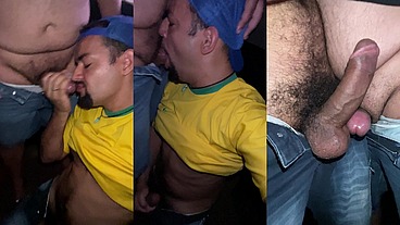 TORCEDOR FODENDO COM GORDINHO NO DARK ROOM DO BAR DEPOIS DO JOGO.