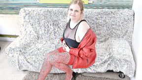 ”Naughty mature BBW playing with her muff”