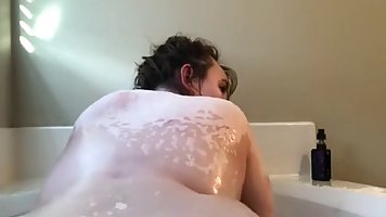 Plump PAWG was playing with her big boobs in the bath and it felt so good