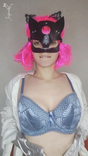 Let my natural tits and kitty mask seduce you as I masturbate