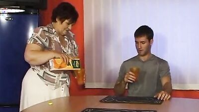 Experienced Mature BBW gives a sloppy BJ & gets pounded in various positions