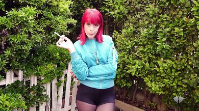 Public Blowjob in Park Smoking POV & Facial