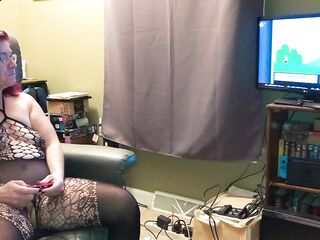 Giantess Plays on Her Nintendo Switch