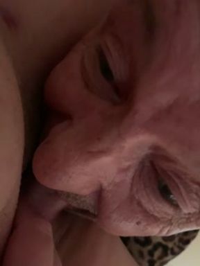 Grandpa eating pussy and drink everything