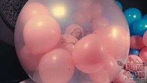 Saskia pops a lot of pink Balloons in her Climb In Balloon HD Version