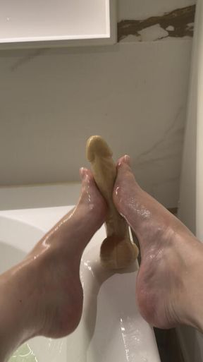 Foot Play – Vernederd door mijn voeten