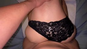 Her massive ass&#x1F351; takes a deep anal&#x1F44C; penetration as she finger fucks and moans loudly