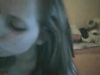 2 girls
