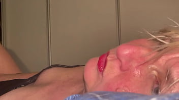 Slutwife Anna in sexy lingerie gets off on herself