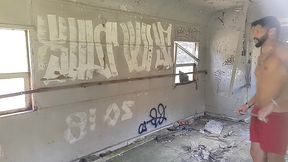 no dia de halloween encontrei um mascarado no vagao do trem e levei um susto e acabei se pegando com ele