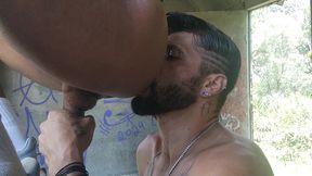 no dia de halloween encontrei um mascarado no vagao do trem e levei um susto e acabei se pegando com ele