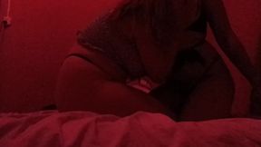 Two hot amigas lesbianas fight and make out before chupando clitoris