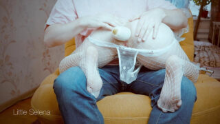 โสเภณีร่างเล็กถูกกระทำชำเราทางทวารหนักและสอดนิ้วอย่างรุนแรงในคลิปวิดีโอโฮมเมดแบบ POV ที่เน้นการครอบงำ