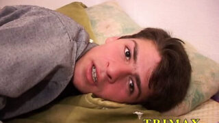 Jovens prostitutos gays recebendo sexo anal intenso