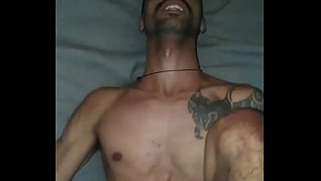 Fiz o novinho magrinho sofrer na pica indo pra parar Davi Lobo