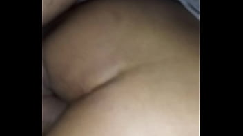 Mueve  m&aacute_s las nalgas cuando la tiene en el culo