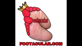 QueenSizeSexyFeet worships wrinkled soles with demanding spit-eating service