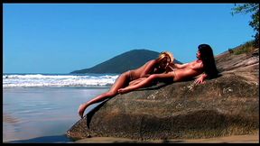 carol sampaio and ane ferrari lesbian anal toy play outdoors