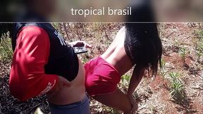 A empregada do meu amigo reclamou do sal&aacute_rio e eu e meu amigo demos pau pra