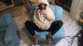 milfycalla- face fuck while wearing white fur coat and ugg boots 208