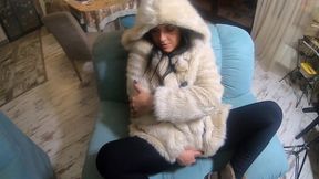 milfycalla- face fuck while wearing white fur coat and ugg boots 208