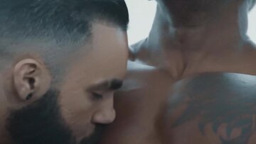 Muscular Max Konnor lay down and acceptable me to ent
