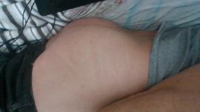 en mi cama recien me levanto calientito!!